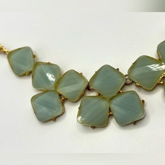 *3/$20* Light green and gold tone statement necklace - Picture 3 of 5